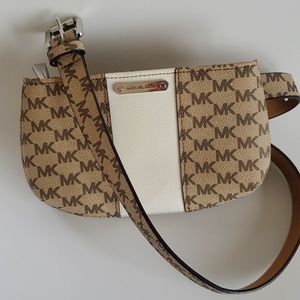 Michael Kors Sling Pack L/XL